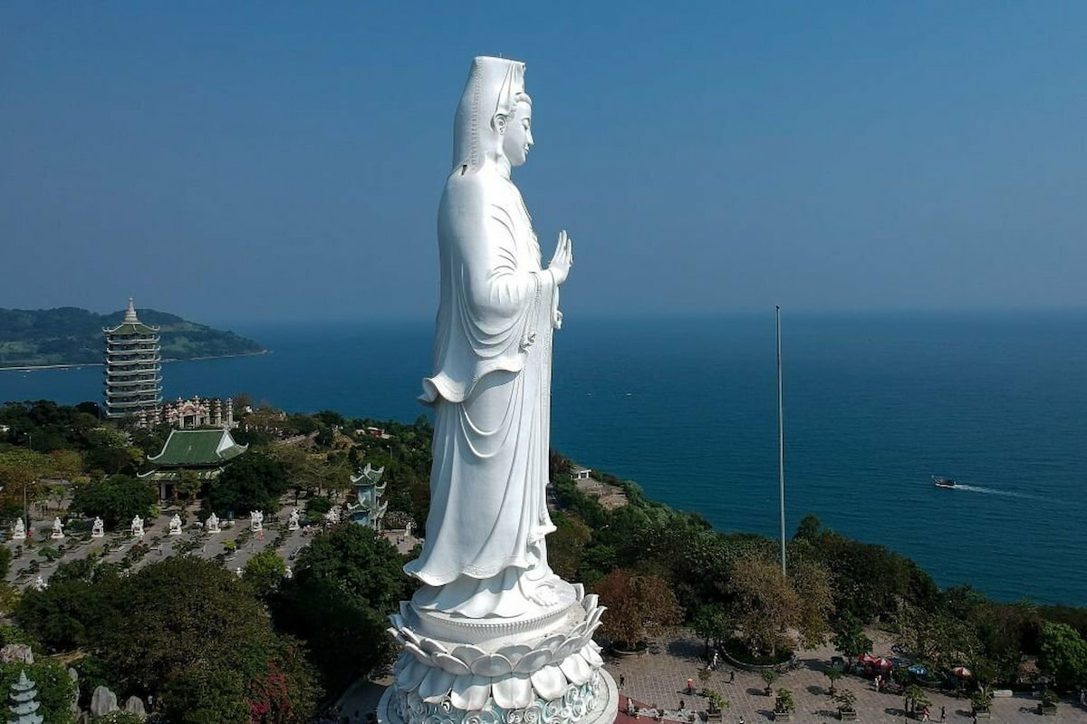 Quanyin statue on Son Tra